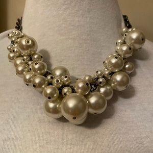 Neckless with look like pearls beads.